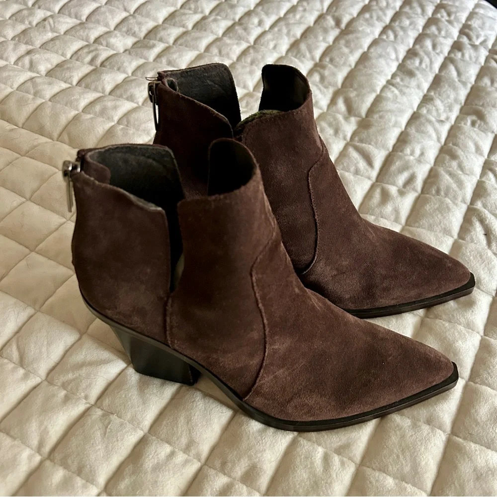 Vince Camuto Gwelona Dark Brown Booties - Picture 7 of 9